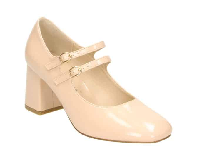 Meet the 2TT0381501 7600 Nude PU Patent Mary Jane – a stunning blend of modern style and classic charm! Featuring a high block heel and a chic patent finish with a subtle wrinkle effect, this shoe is all about making a statement. Mary Janes are back and better than ever, making them a must-have for your wardrobe. Pair them with anything from skirts to tailored pants for an effortlessly sophisticated look!